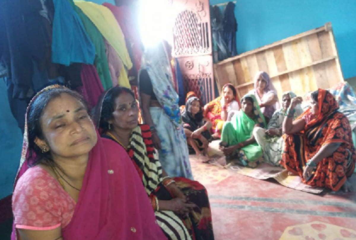 funeral of four dead body after people died in road accident during return from marriage ceremony at kushinagar