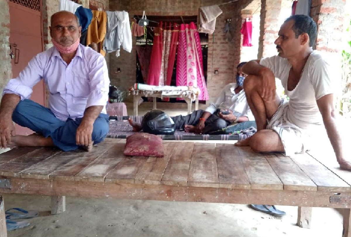 funeral of four dead body after people died in road accident during return from marriage ceremony at kushinagar