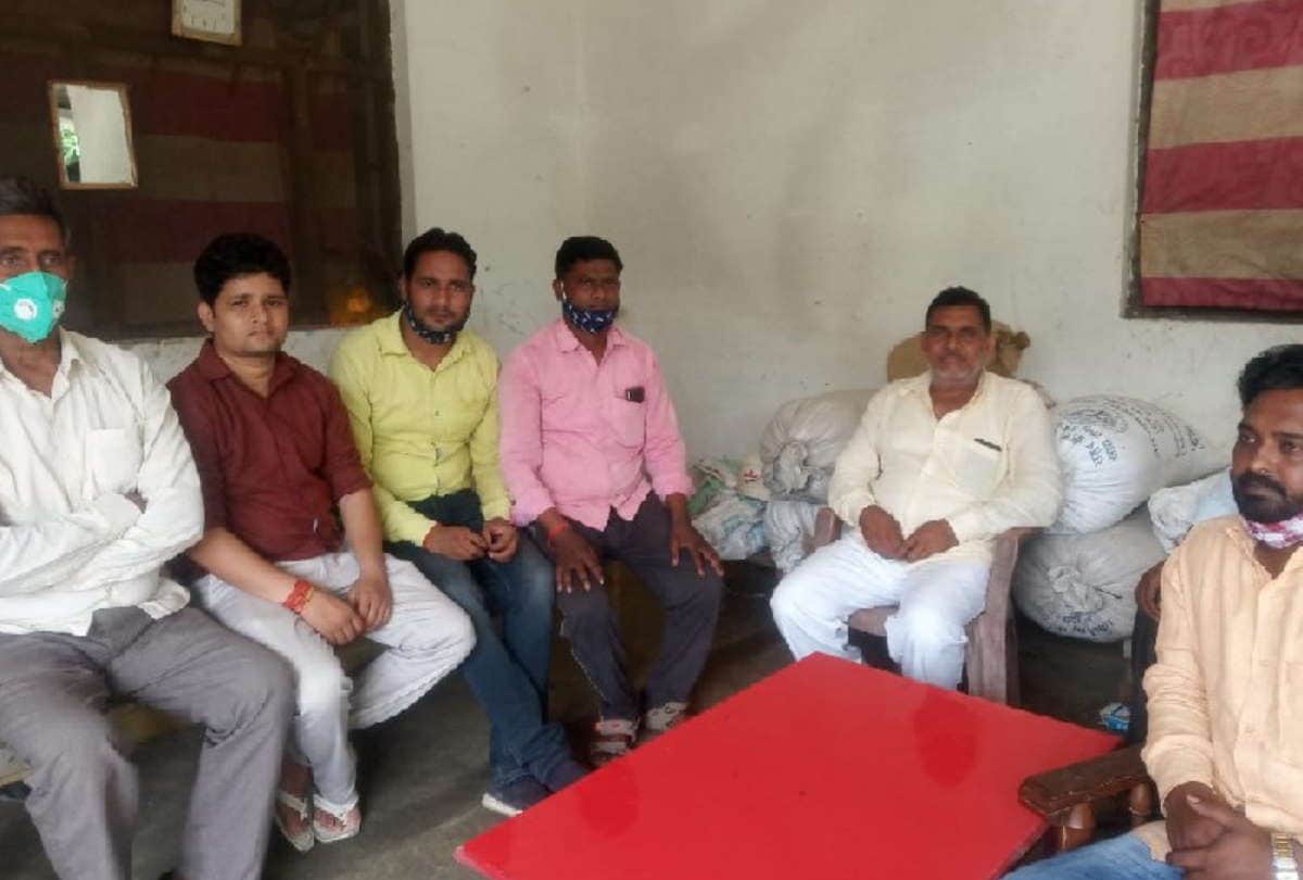 funeral of four dead body after people died in road accident during return from marriage ceremony at kushinagar