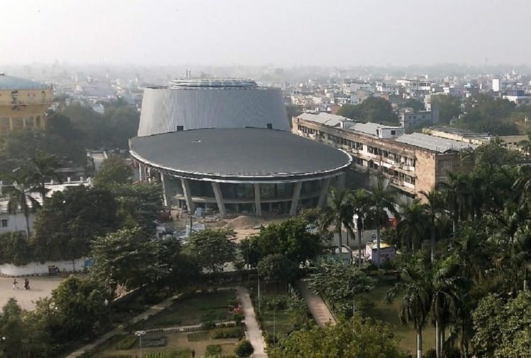 big gift for varanasi Rudraksh international Convention Center Handed Over To Smart City PM Modi and the Prime Minister of Japan laid the foundation