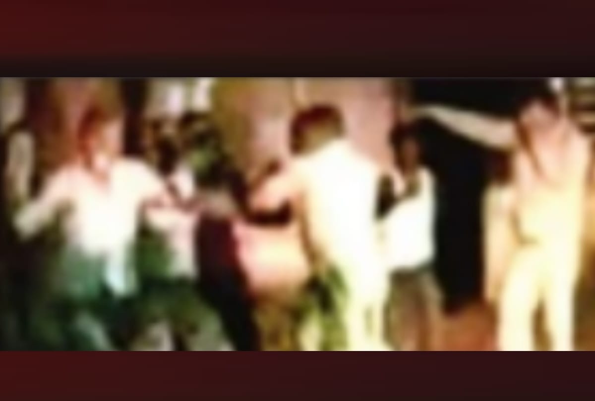 Vegetable vedors attacked on Police men in Kamta area in  Lucknow.
