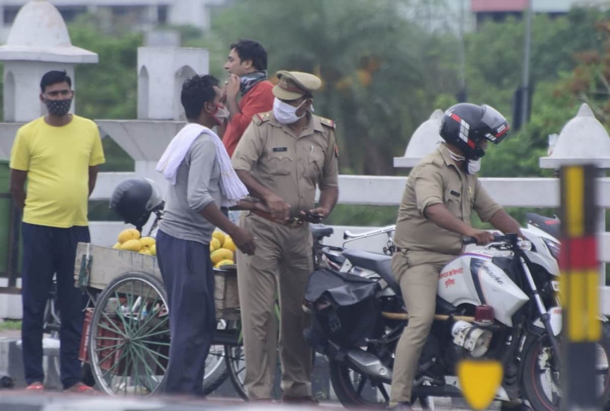 SHO helped fruit seller in Lucknow.