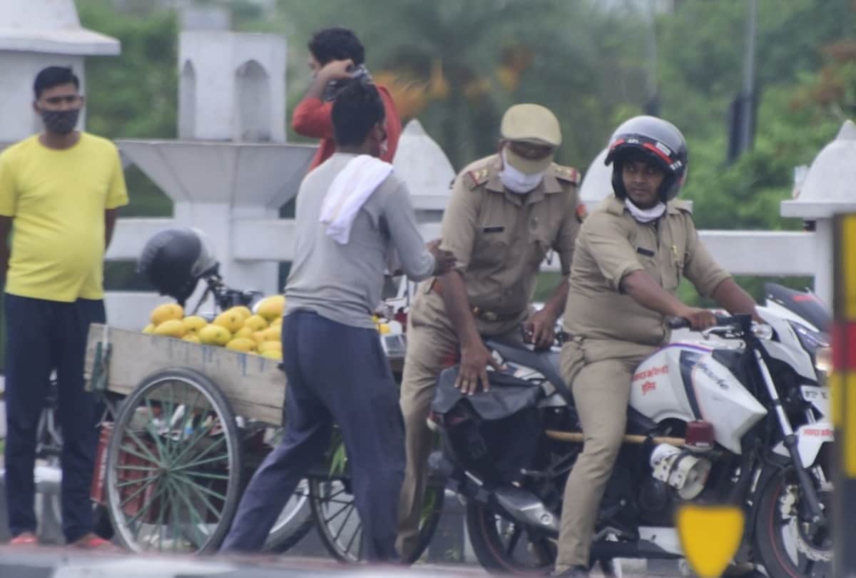 SHO helped fruit seller in Lucknow.