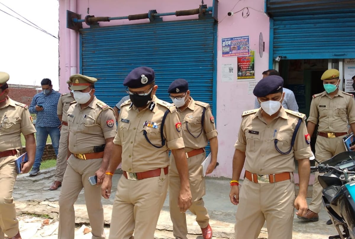 Miscreants looted two lakh rupees from jan Seva Kendra Gorakhpur