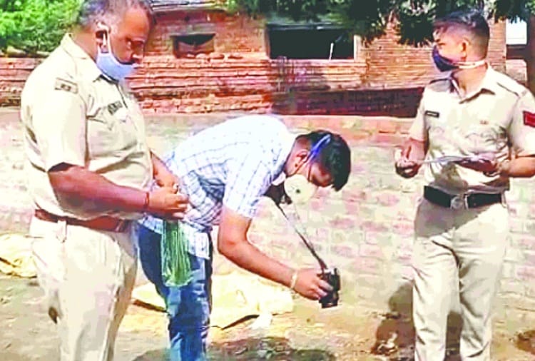 Firing in two groups for liquor shop in yamunanagar of Haryana