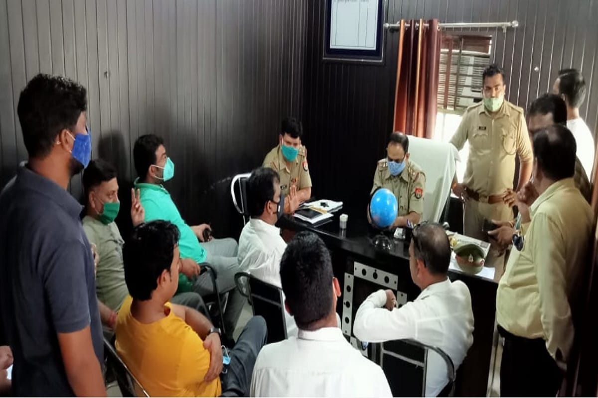 Meerut News: Policemen beat up BJP's sector convenor in the police station