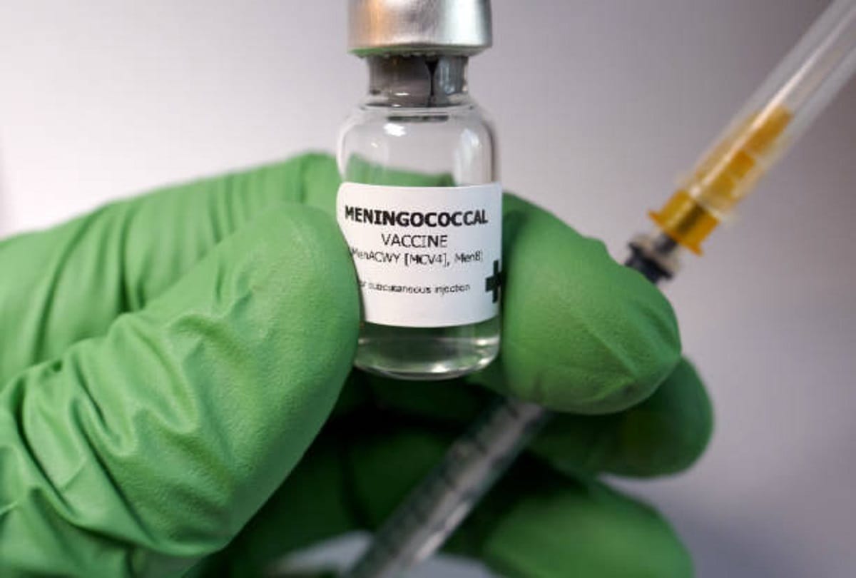 a salon in bihar darbhanga offering free haircut for vaccinated people amid corona times