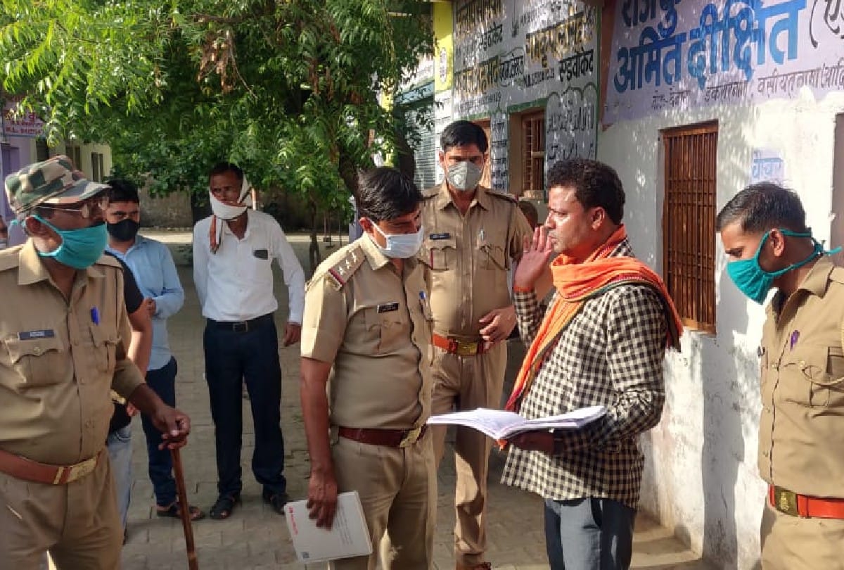 stealing bag full of cash in broad daylight in Etmadpur tehsil agra