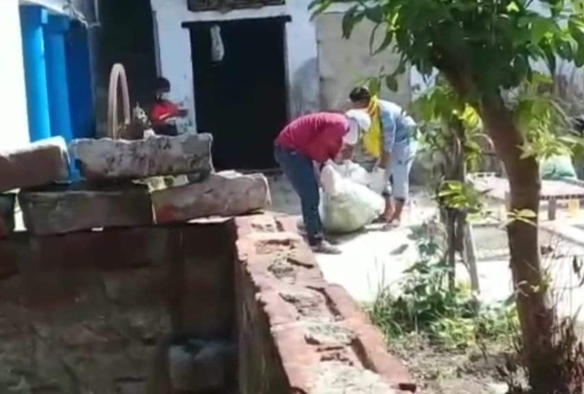 corona death father Buried to JCB by son in sant kabir nagar
