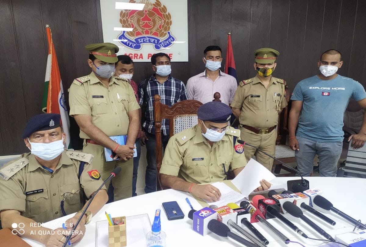 Agra Police Arrests Hightech Thieft Stolen In Electronics Shop