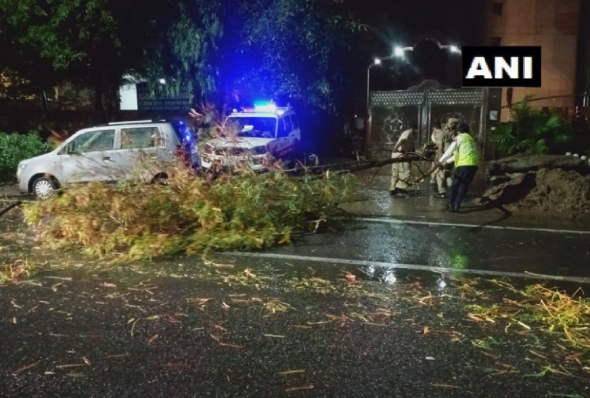 Rain accompanied by winds and thunderstorm lashes parts of Delhi-NCR