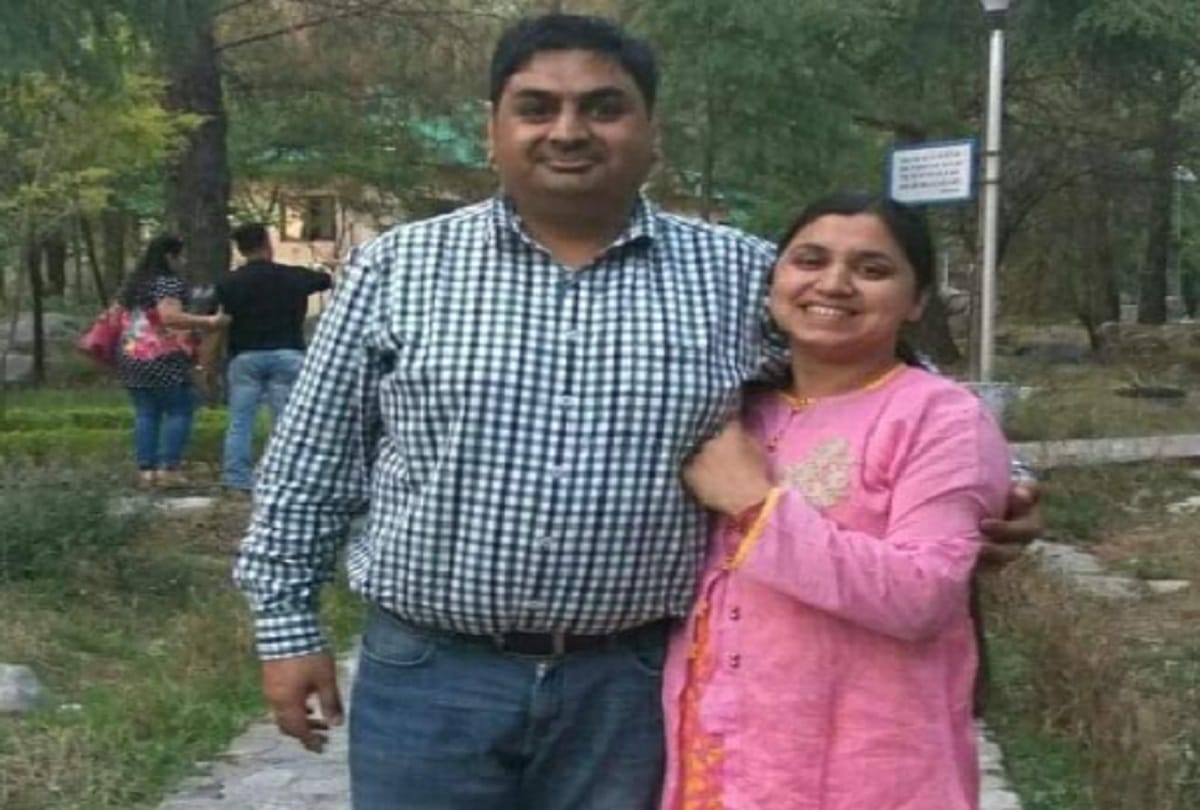 ladenge corona se: doctor couple is giving duty without taking leave for 15 months in bilaspur