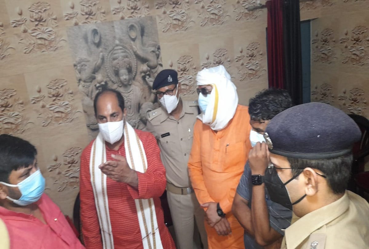 Minister Upendra Tiwari reached police station for a sudden inspection and caught negligence there was a stir after his visit