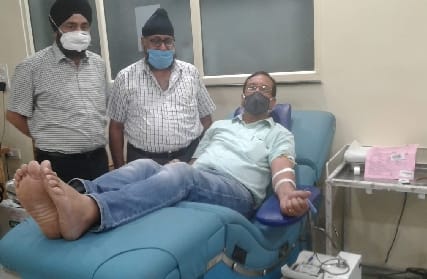 Dinesh saved the patient's life by donating blood for the hundredth time.