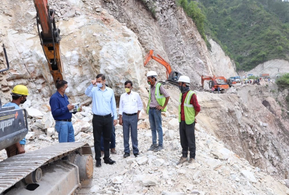 Uttarakhand Weather Update Today : Stones Continue Fall on Rishikesh Badrinath highway Photos