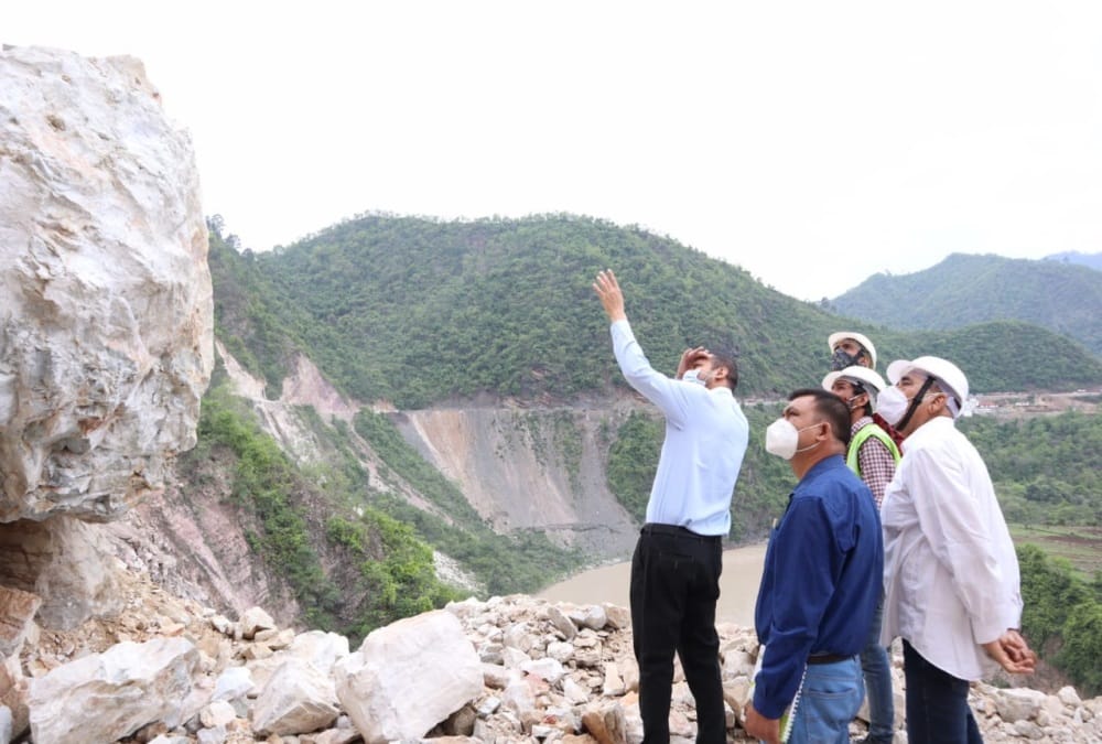 Uttarakhand Weather Update Today : Stones Continue Fall on Rishikesh Badrinath highway Photos