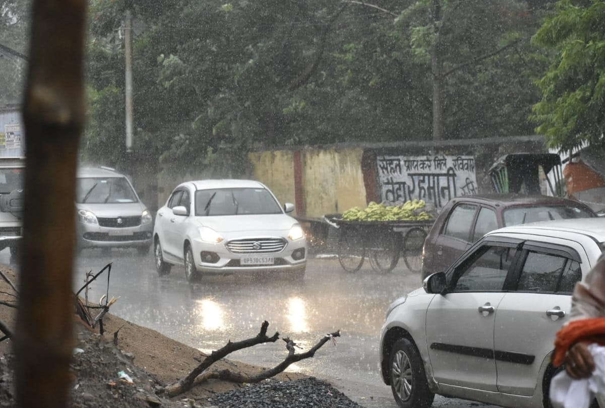 weather update heavy rains starts in Gorakhpur due to Cyclonic winds in Bihar