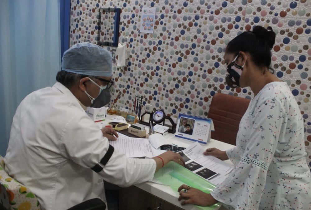 Baba Ramdev Allopathy Dispute: Government And Private Doctors Doing Work with Carry black strip