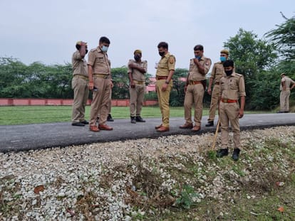 miscreants shot fire on gram pradhan brother and retired army man in varanasi treatment in bhu hospital