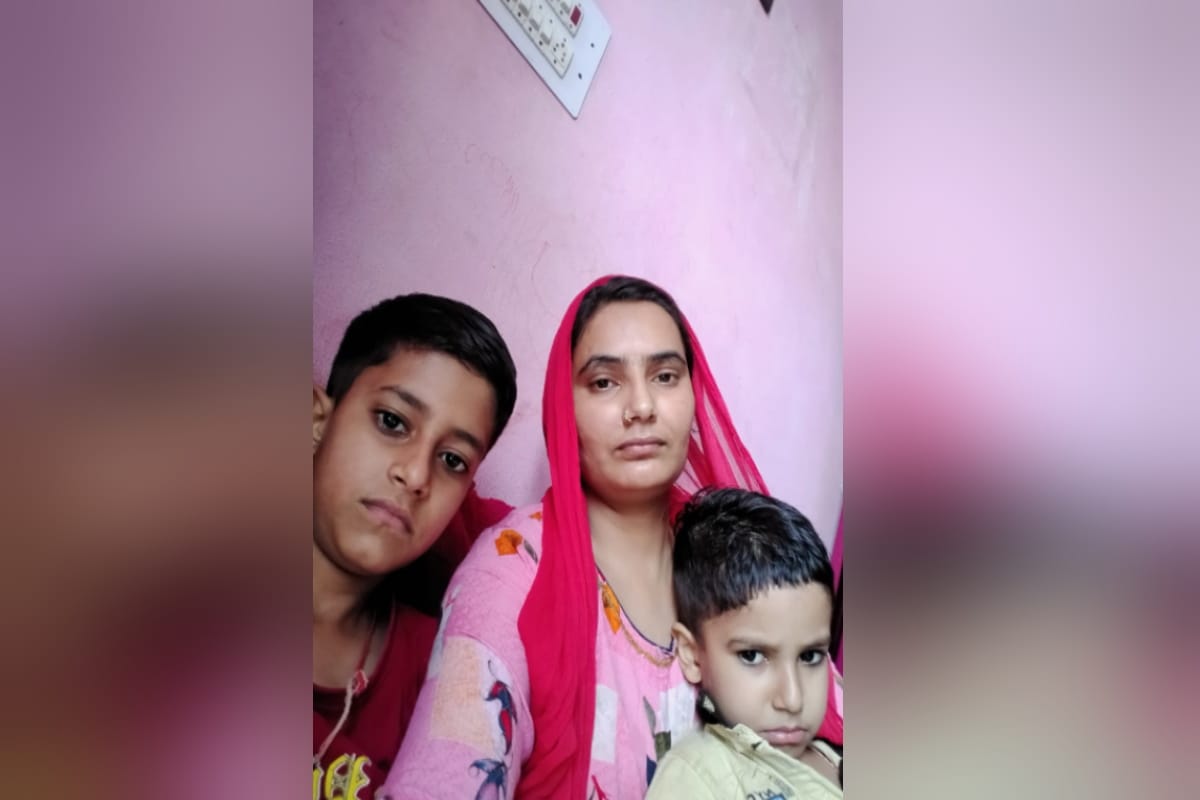 Amar Ujala Affinity: Corona destryed Monica  family happiness in muzaffarnagar