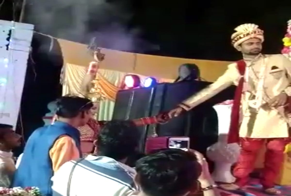 Bride steps on stage for Jaimal by firing revolver, video goes viral