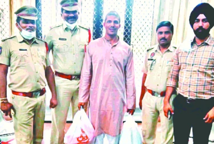 Pak Rangers handed over Indian prisoner Prashant Vaidyam to Border Security Force in Amritsar