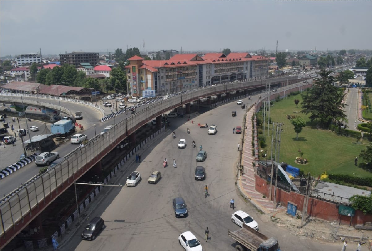 After relaxation in Corona curfew there was a lot of movement in markets jammu kashmir