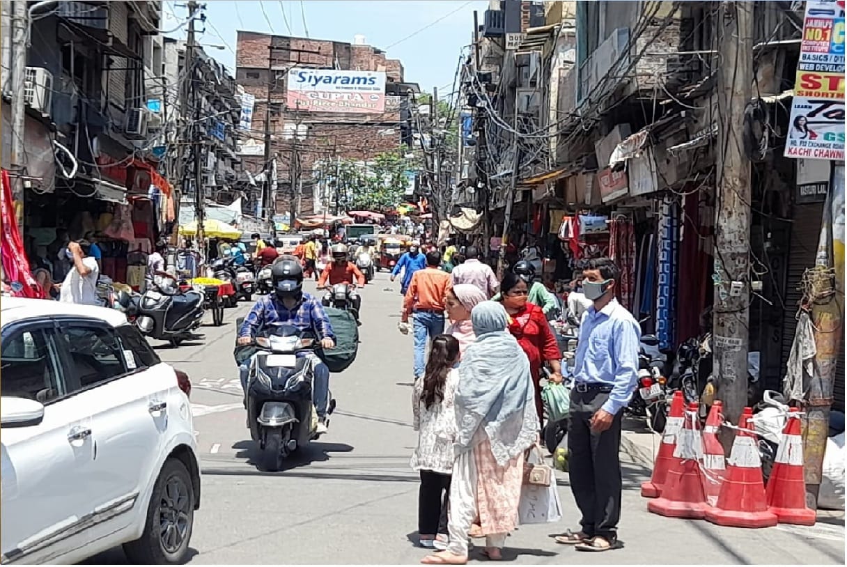After relaxation in Corona curfew there was a lot of movement in markets jammu kashmir