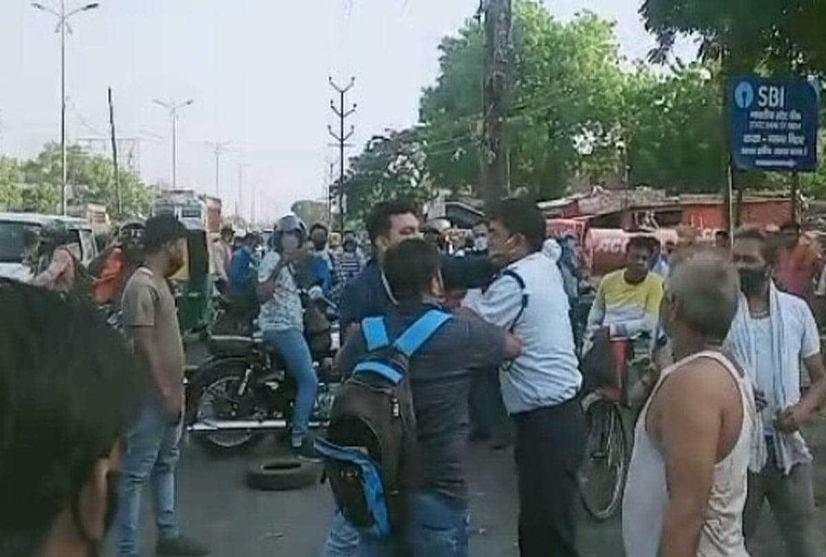 traffic constable, bike riders beaten brutally
