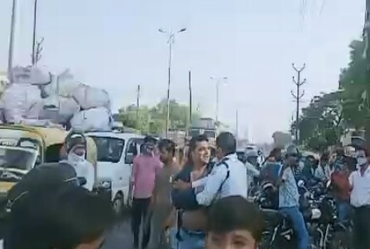 traffic constable, bike riders beaten brutally