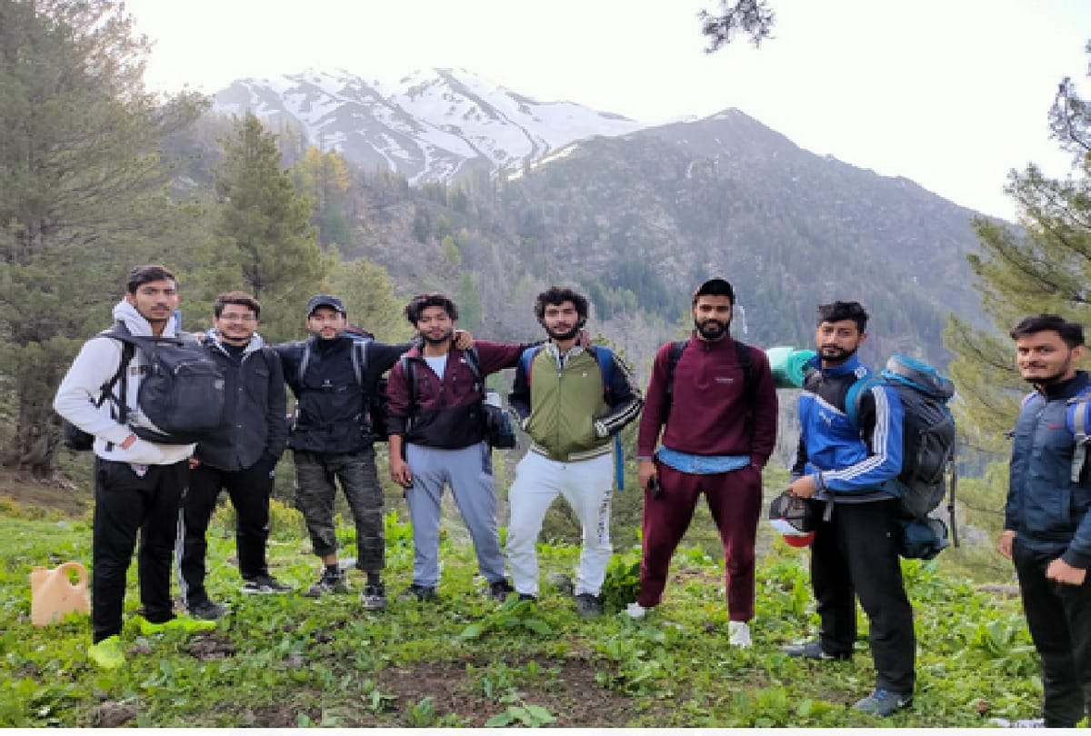 Jammu and Kashmir: After the relaxation of curfew, people are celebrating picnic in the mountains, told these places as paradise