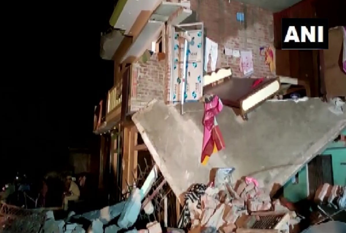 seven died as two adjacent houses collapsed in Gonda of up