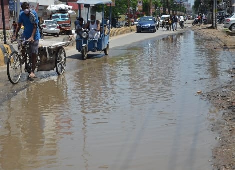 Electricity network devastated by storm and rain, half the city faced crisis