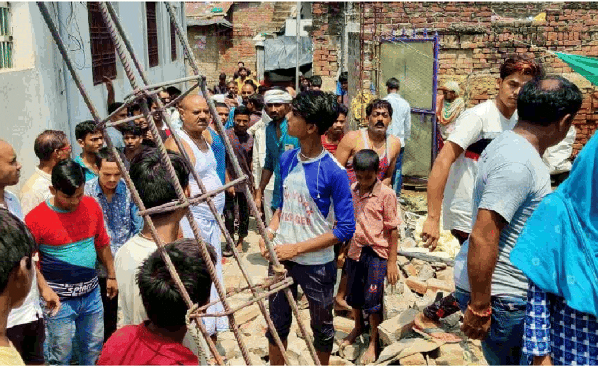 Blast in house home wall collapsed in bhadohi