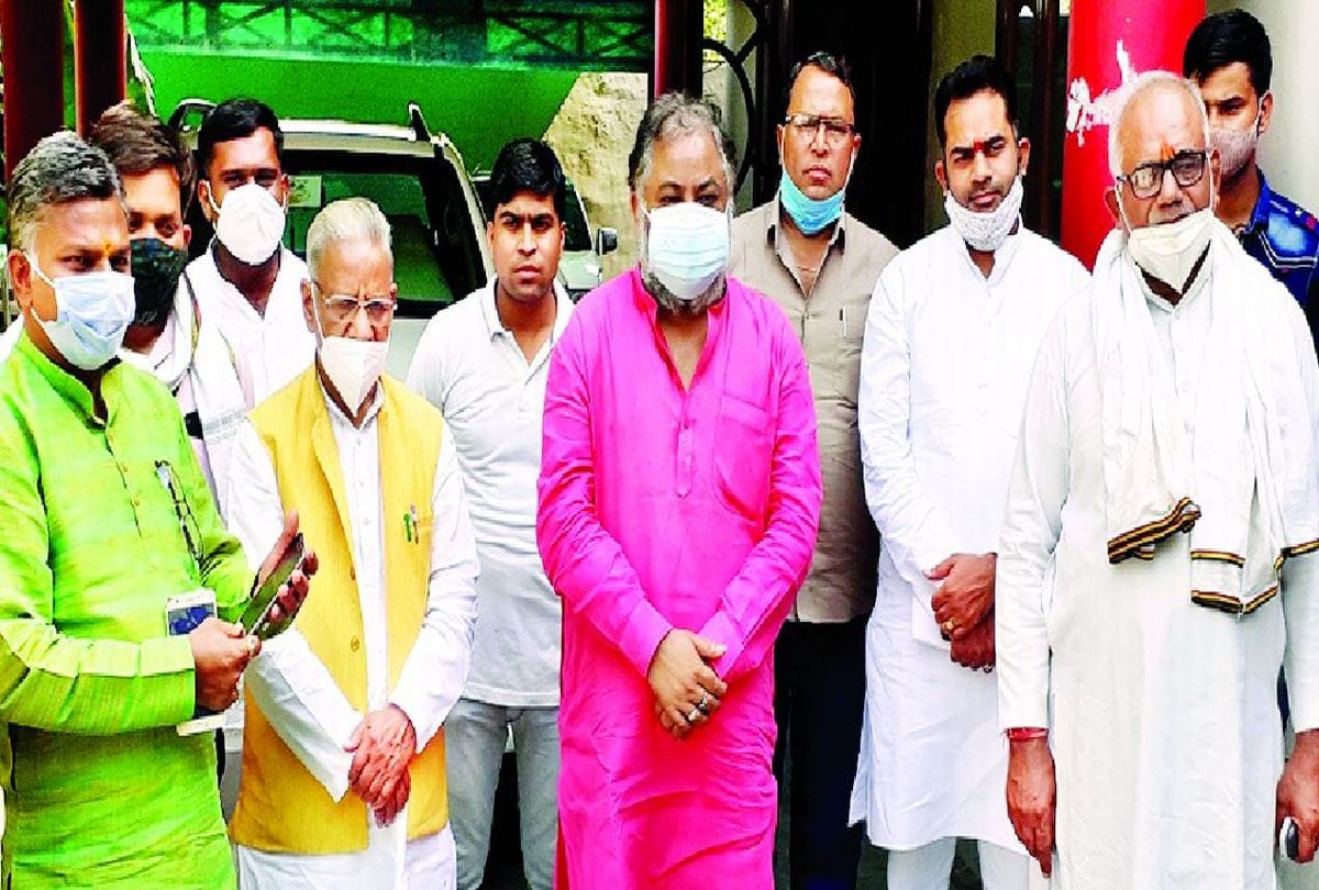 Up Politics Sp Mla Hariom Yadav May Join Bjp Mla Meets For Zila Panchayat Election