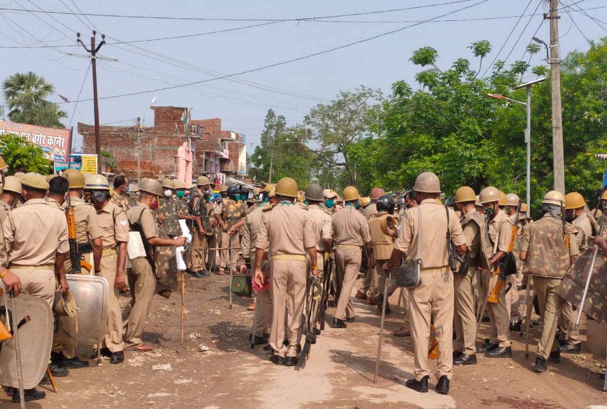 Gorakhpur murder case villegers traffic jam against miscreants due to shoot real brothers in belghat