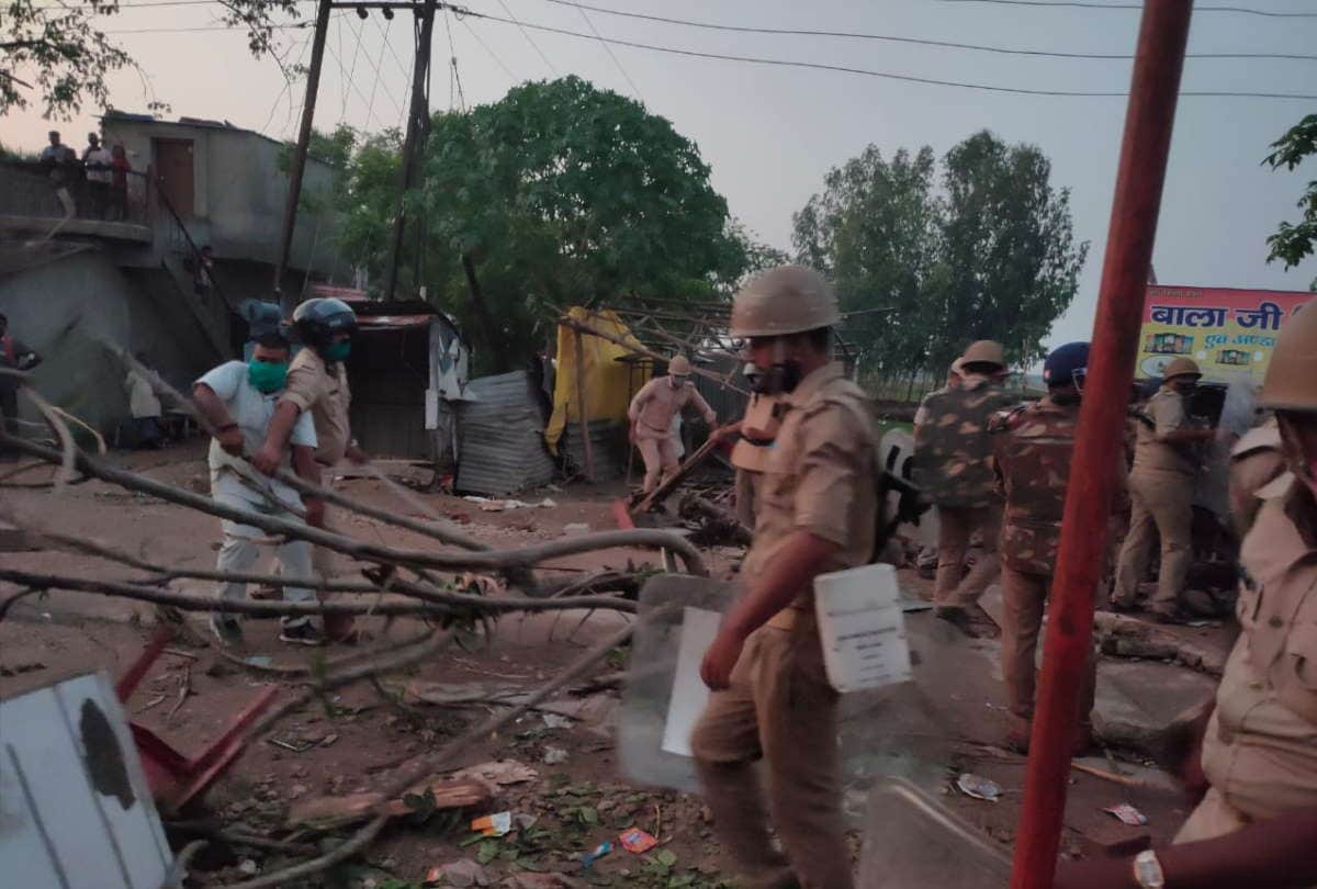 Gorakhpur murder case villegers traffic jam against miscreants due to shoot real brothers in belghat