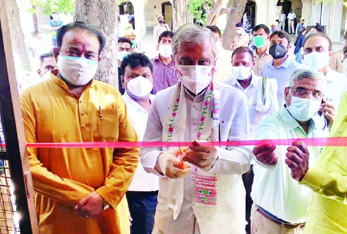 Without Vaccination People Entry Ban In Maa Kali Mandir Etah Poster Installed