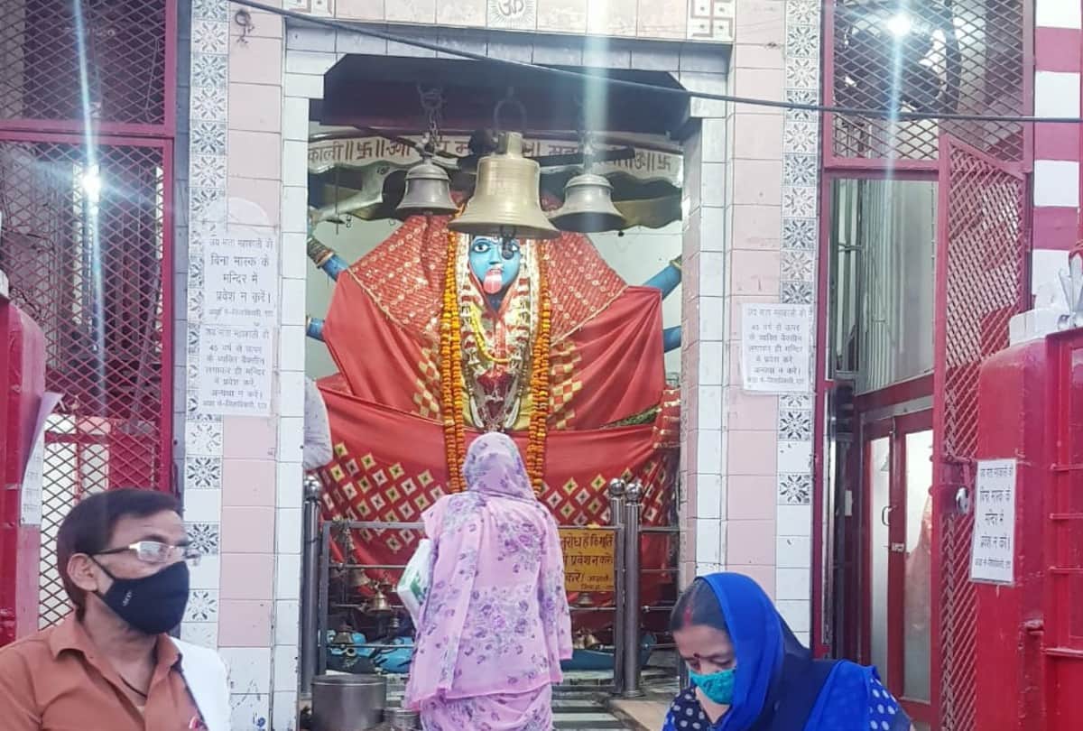 Without Vaccination People Entry Ban In Maa Kali Mandir Etah Poster Installed