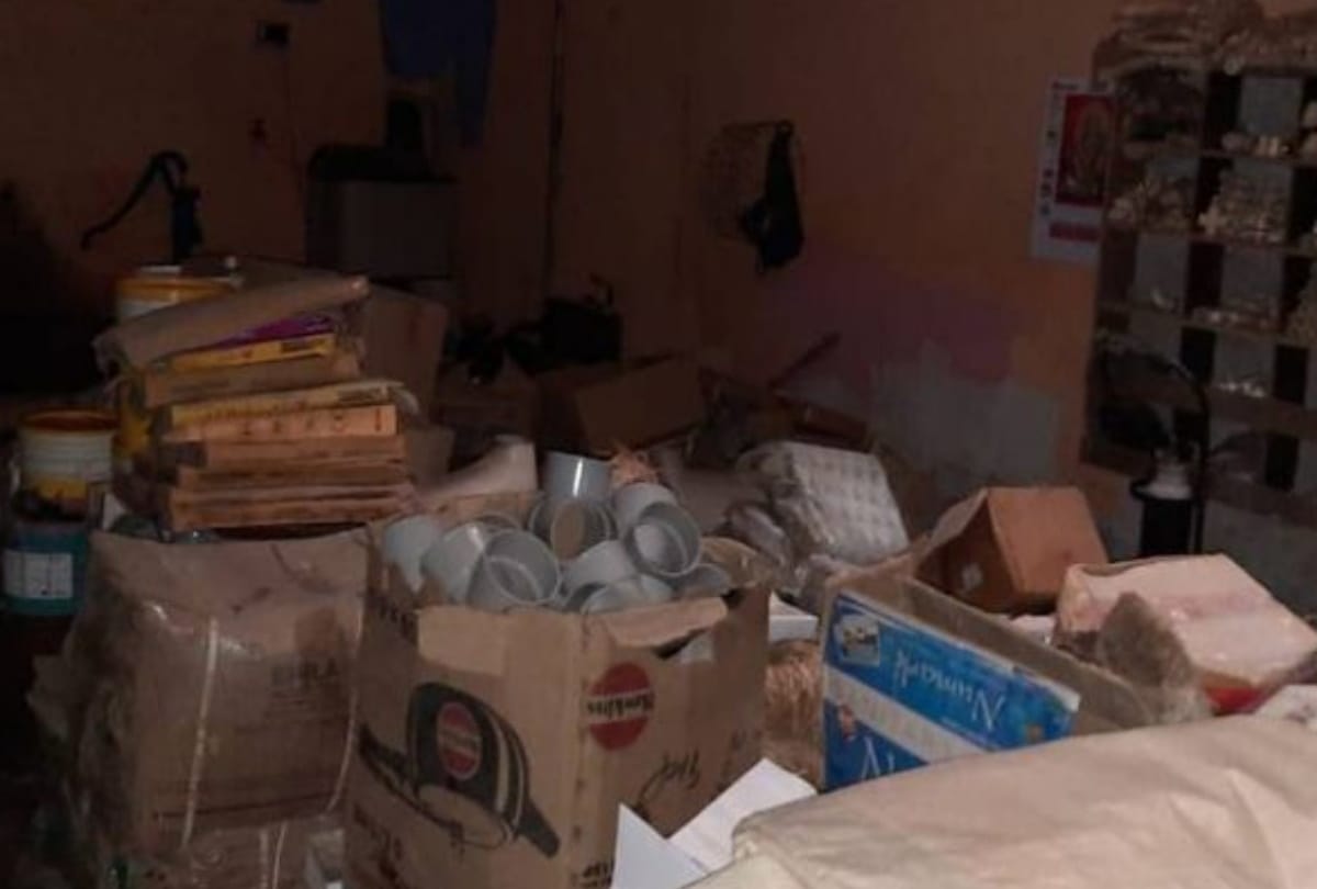 Five lakh stolen including cash in shop at Gorakhpur