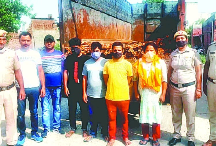 Police caught four with 26 tonnes of bars in Sonipat