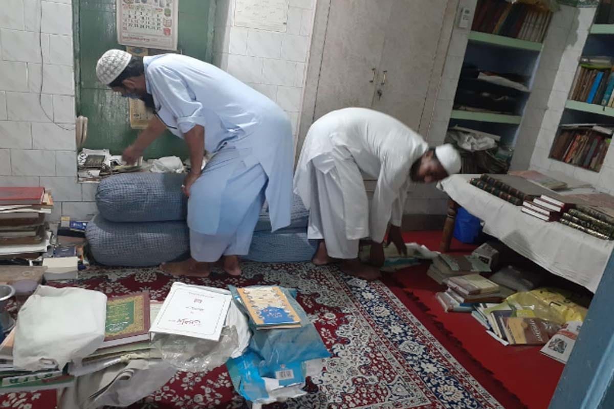 Late Maulana Shaheen Jamali Chaturvedi used to know of all the four Vedas, he was among big aalims in meerut