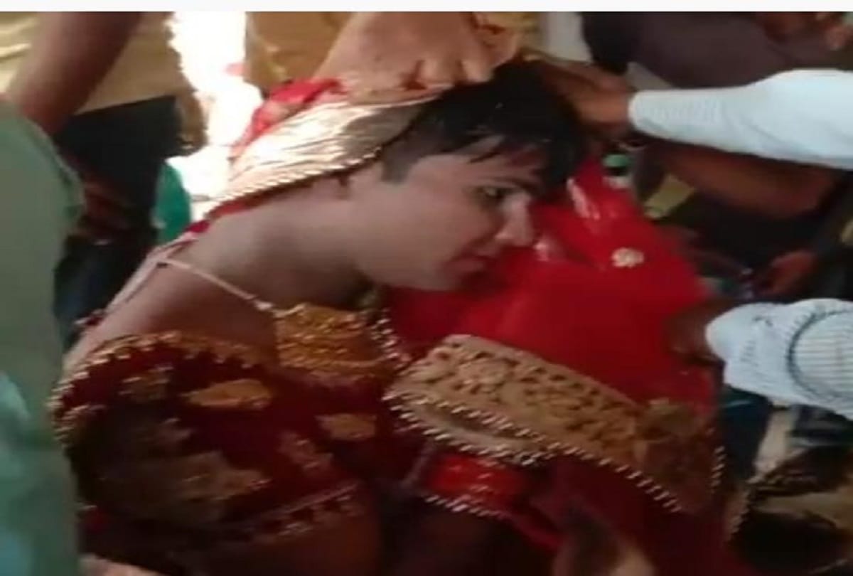 Young  man wears bride dress and enter in home to meet his girlfriend in bhadohi know full story