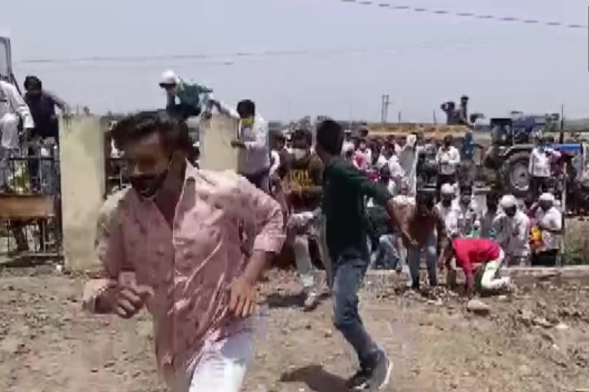 Huge crowd outside seed corporation warehouse for soybean seeds in Shajapur in mp