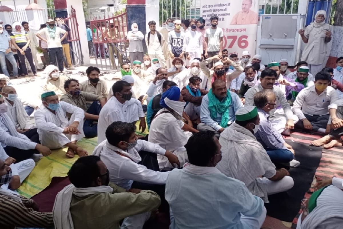 BKU workers has protest at Bhopa police station in Muzaffarnagar