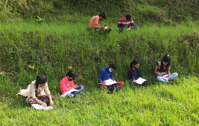 coronavirus in uttarakhand latest news : hill area kids did not get internet signals for online class