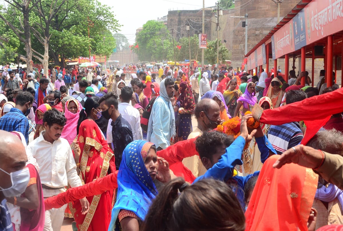 Tables adorned in large Hanuman temples on Mars, darshan in Kovid Protocol