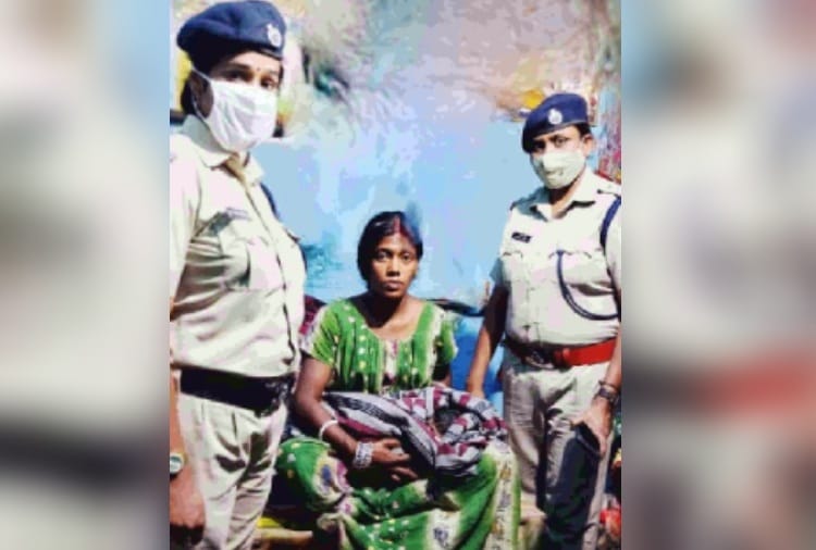 Woman gave birth to baby girl on rail platform in Ludhiana of Punjab