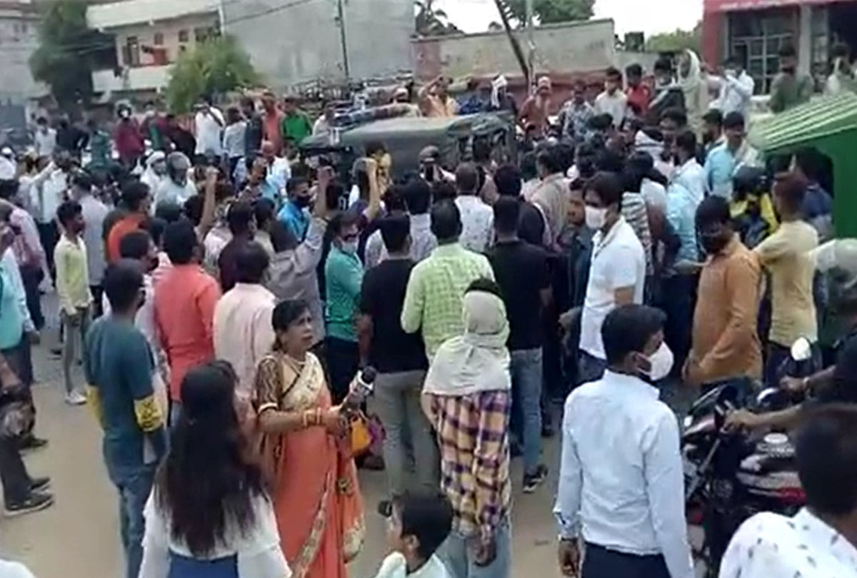 The case of freeing history sheeter from police: BJP kept chanting Narayan-Narayan by forgetting ethics