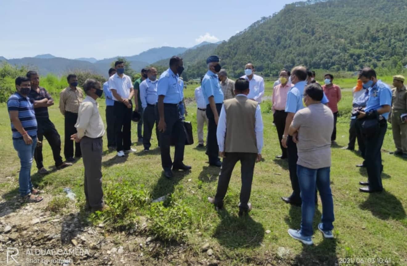 uttarakhand news : air vice marshal alok sharma arrived to inspect airport land along with air force team in chaukhutiya, photos